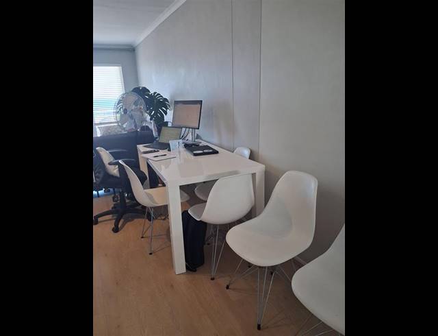 2 BEDROOM PROPERTY TO RENT IN VREDEHOEK